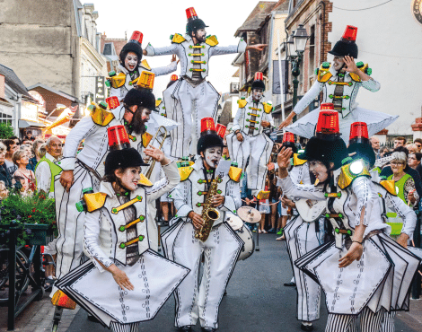 Spectacle « Les Jouets - Parade de la Cie Remue-Ménage »